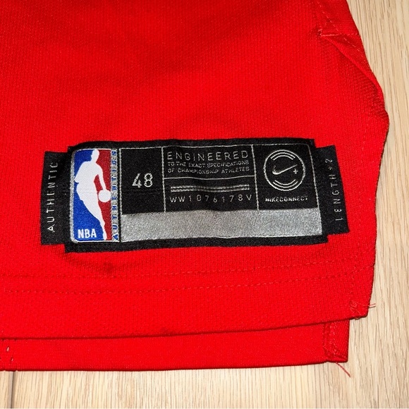 Michael Jordan 23 Chicago Bulls Red Icon Jersey Size Large Limited Edition - Picture 7 of 7